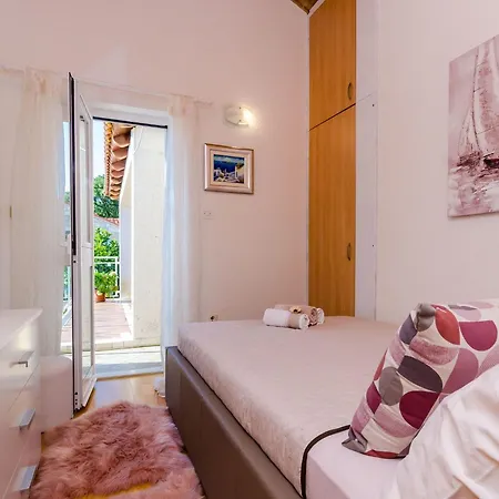 Indy's -two Bedroom With Balcony And Sea View Apartment Dubrovnik