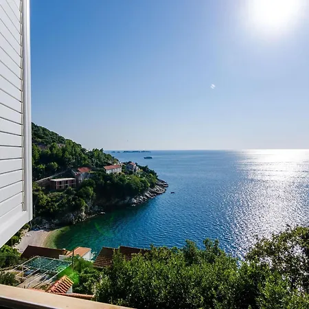 Indy's -two Bedroom With Balcony And Sea View *