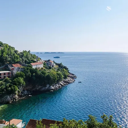 Indy's -two Bedroom With Balcony And Sea View