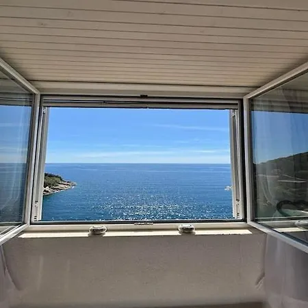 Indy's -two Bedroom With Balcony And Sea View *