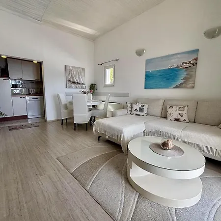 公寓 Indy's -two Bedroom With Balcony And Sea View *