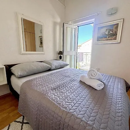 Indy's -two Bedroom With Balcony And Sea View 公寓
