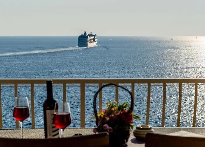 Indy's -two Bedroom With Balcony And Sea View Апартаменты *