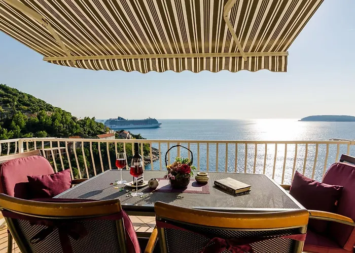 Indy's -two Bedroom With Balcony And Sea View Апартаменты *