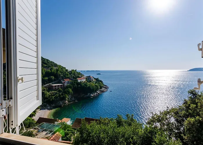 Indy's -two Bedroom With Balcony And Sea View *