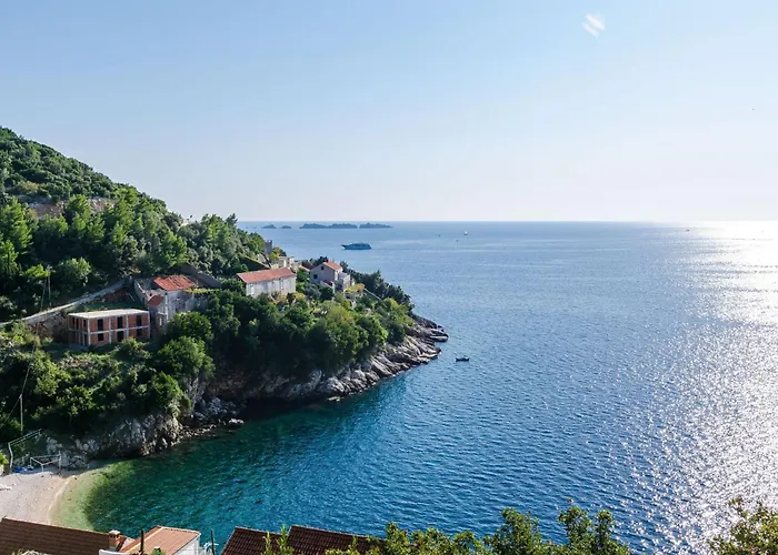 Indy's -two Bedroom With Balcony And Sea View