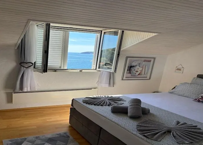 Апартаменты Indy's -two Bedroom With Balcony And Sea View *